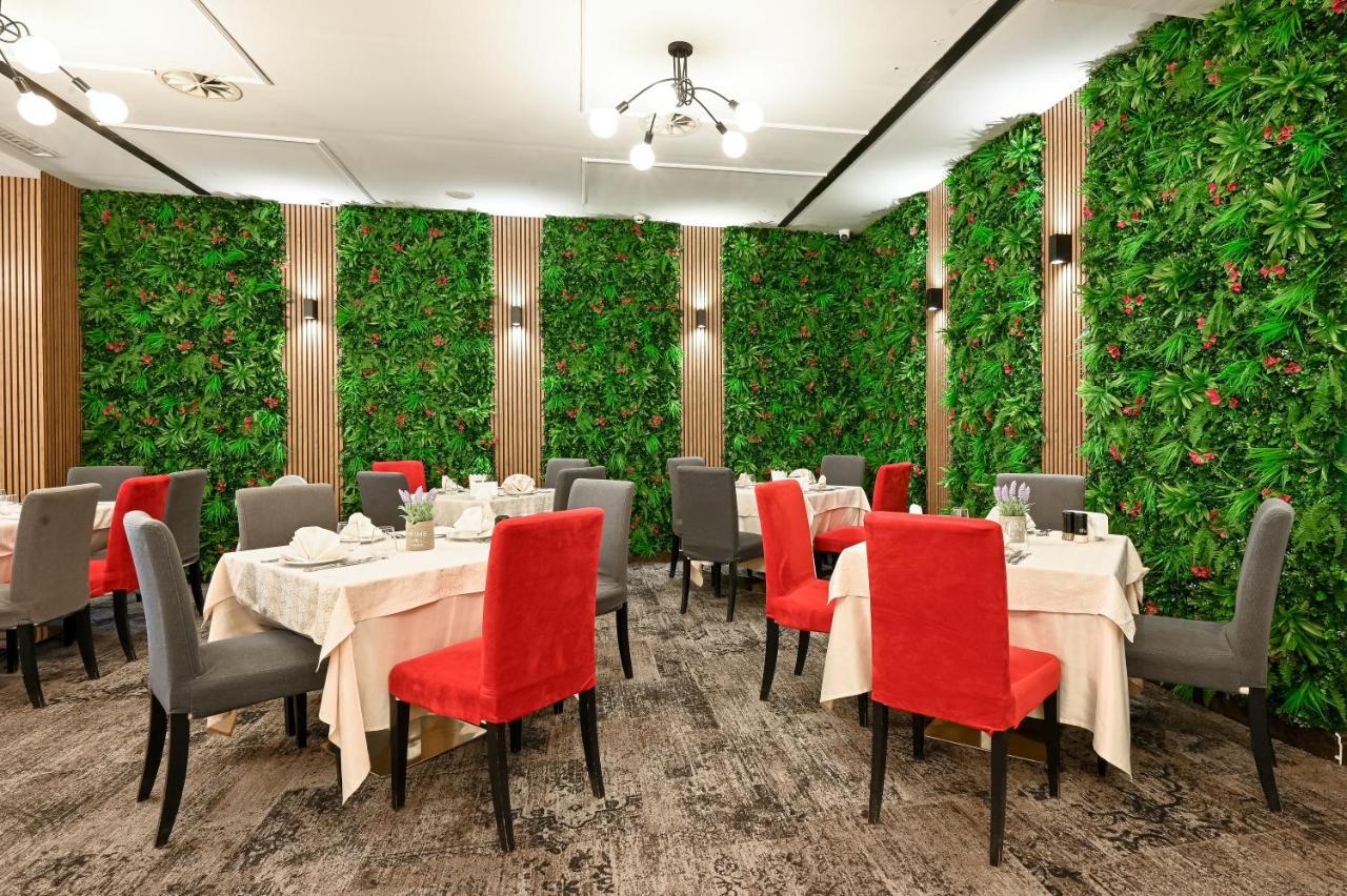 그랜드 호텔 벨린그라드 벨린그래드 외부 사진 Interior of the restaurant