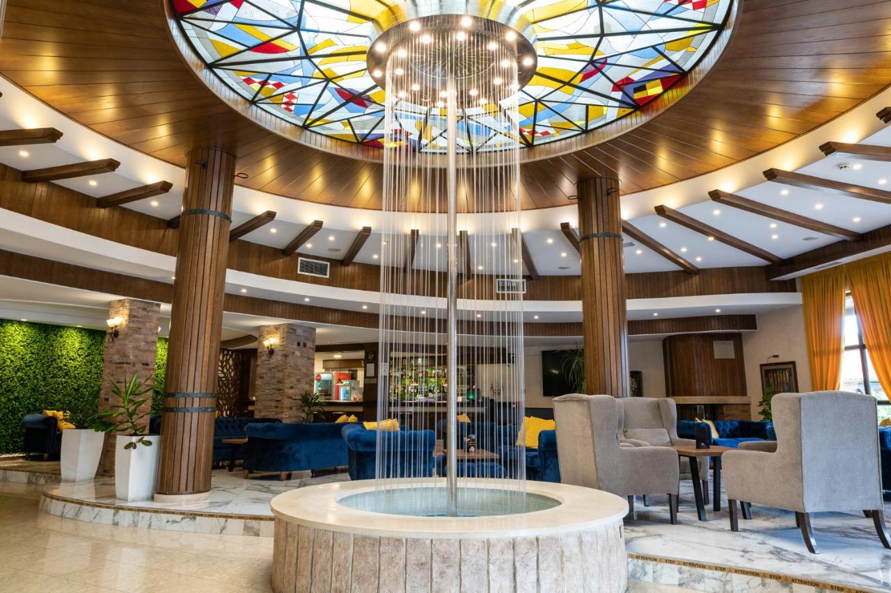 그랜드 호텔 벨린그라드 벨린그래드 외부 사진 Fountain at the lobby