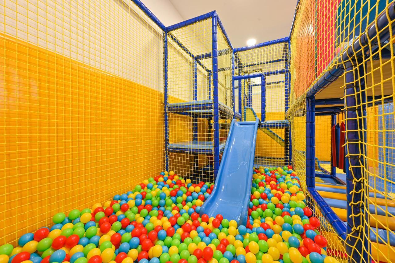 그랜드 호텔 벨린그라드 벨린그래드 외부 사진 A ball pit