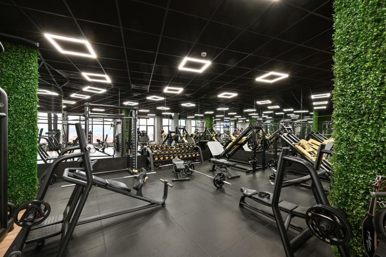 그랜드 호텔 벨린그라드 벨린그래드 외부 사진 The gym at the headquarters of the company