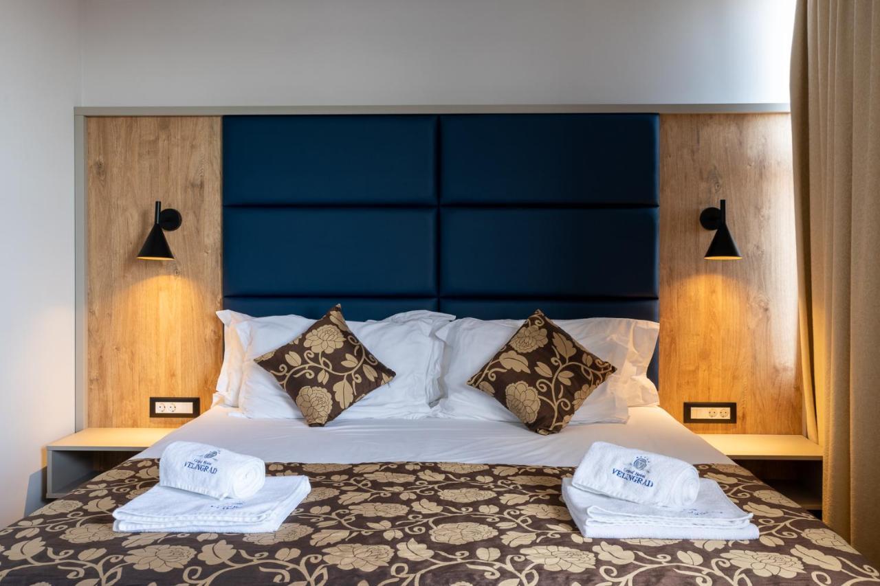 그랜드 호텔 벨린그라드 벨린그래드 외부 사진 A bedroom at the hotel