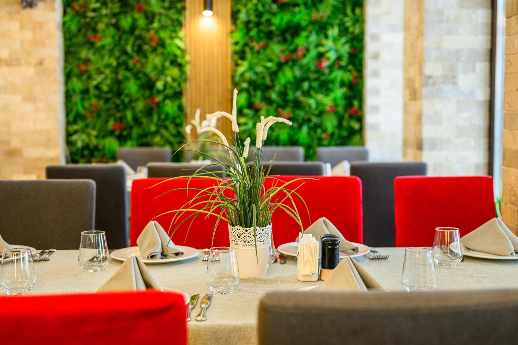 그랜드 호텔 벨린그라드 벨린그래드 외부 사진 Restaurant