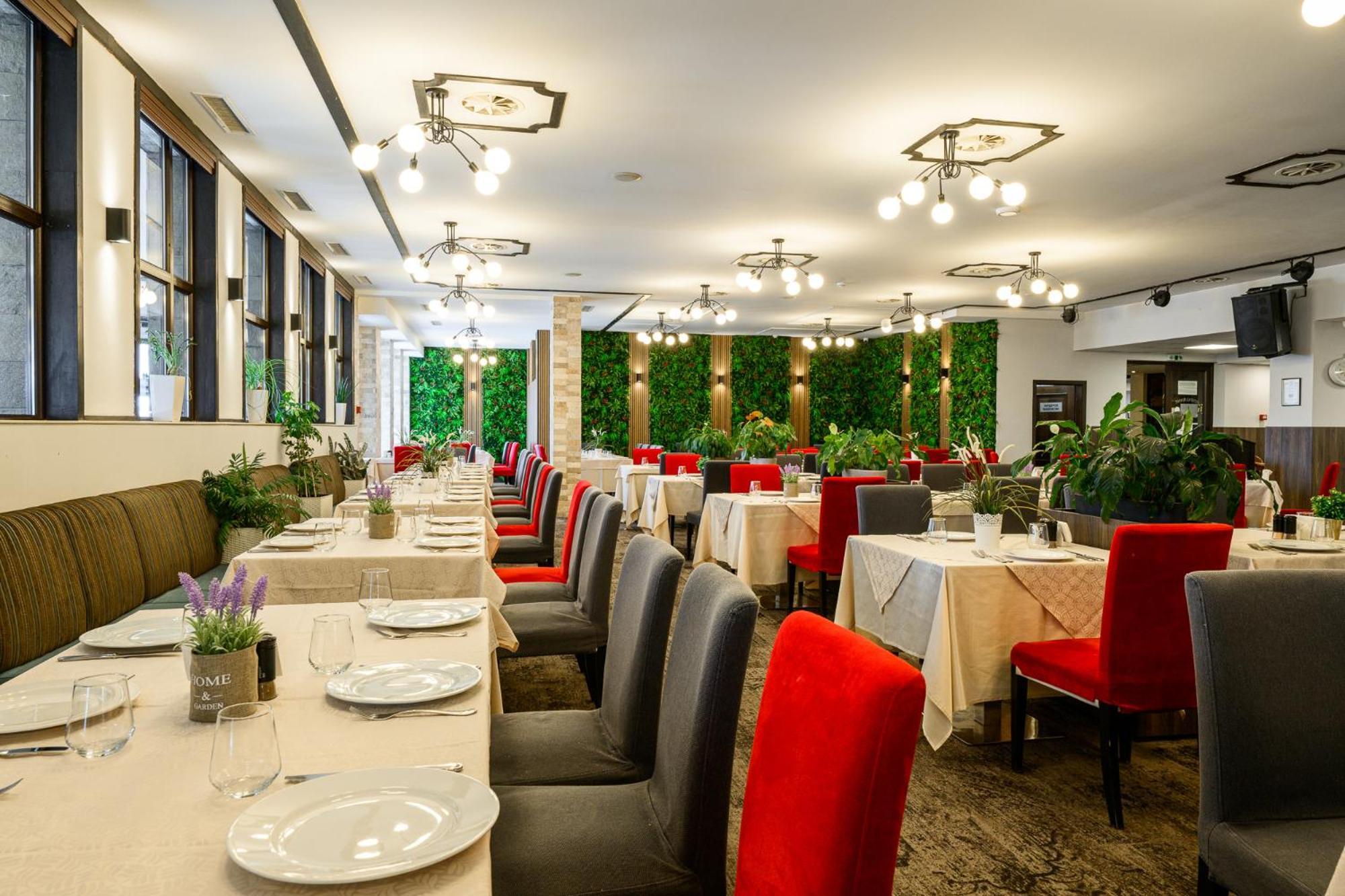 그랜드 호텔 벨린그라드 벨린그래드 외부 사진 Restaurant interior