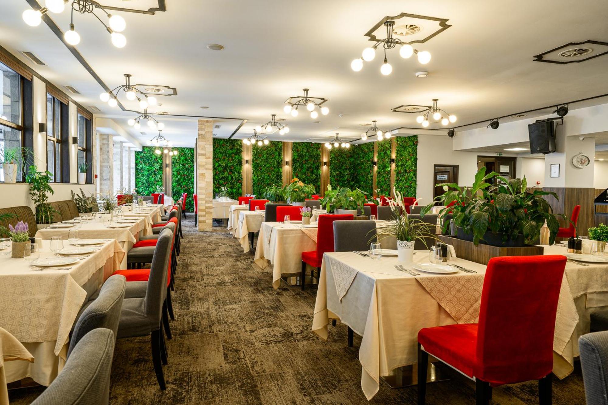 그랜드 호텔 벨린그라드 벨린그래드 외부 사진 Restaurant interior
