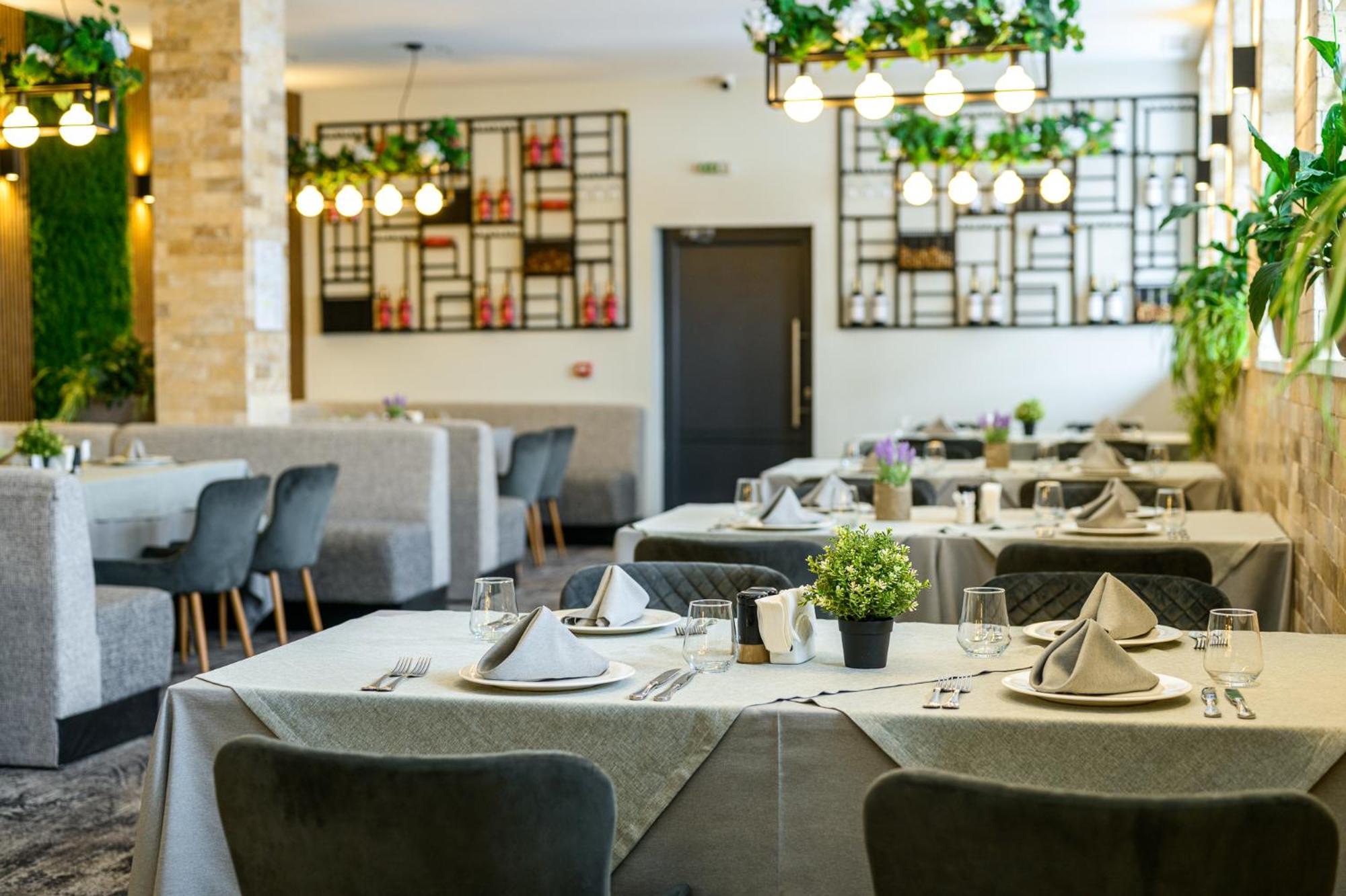 그랜드 호텔 벨린그라드 벨린그래드 외부 사진 Restaurant interior