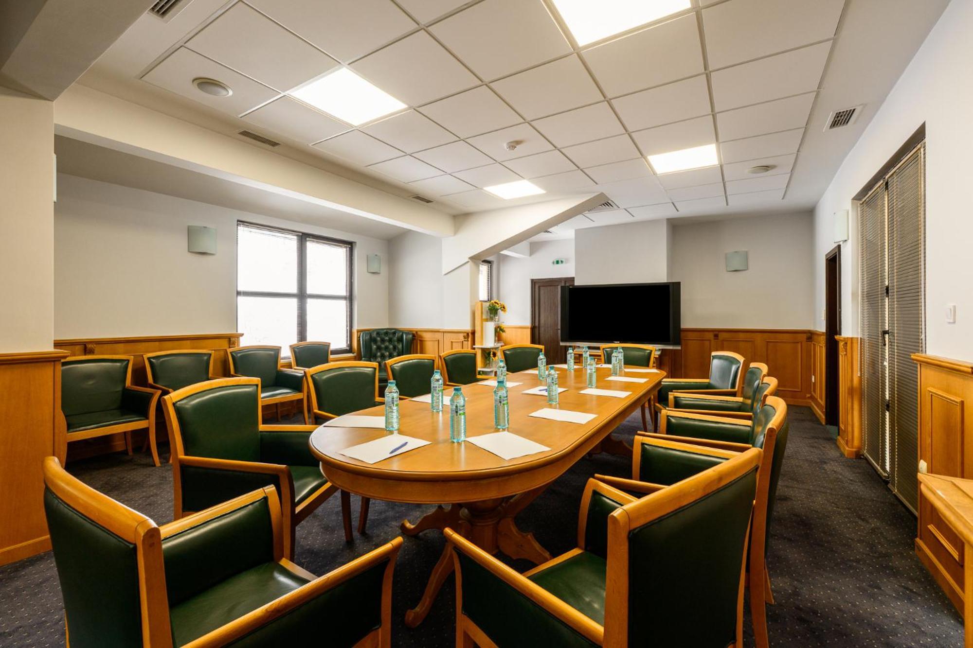 그랜드 호텔 벨린그라드 벨린그래드 외부 사진 The boardroom at the National Liberal Club